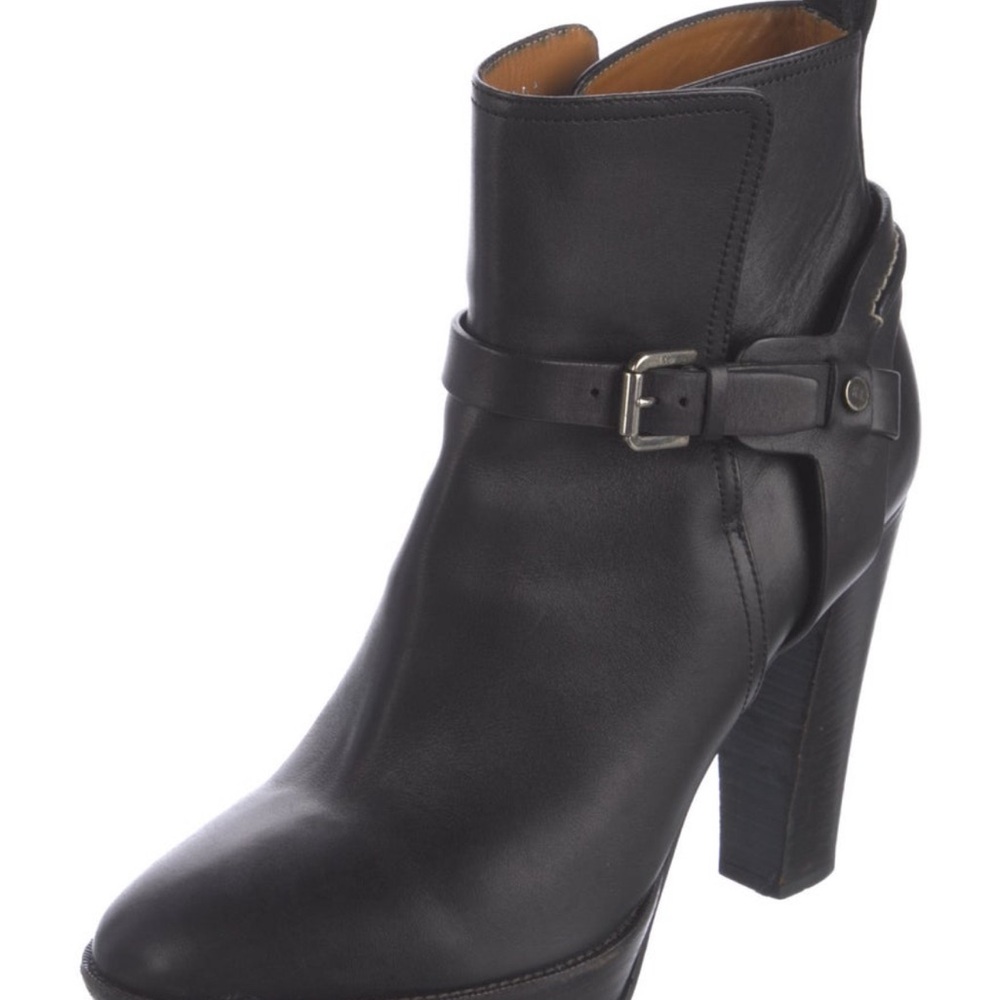 Ralph Lauren Purple Label Black Heeled Boots with Sleek Design